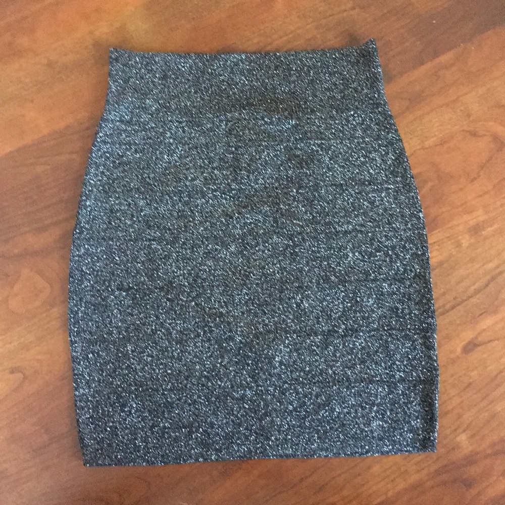 Elastic, black/sparkle tight fitted skirt!